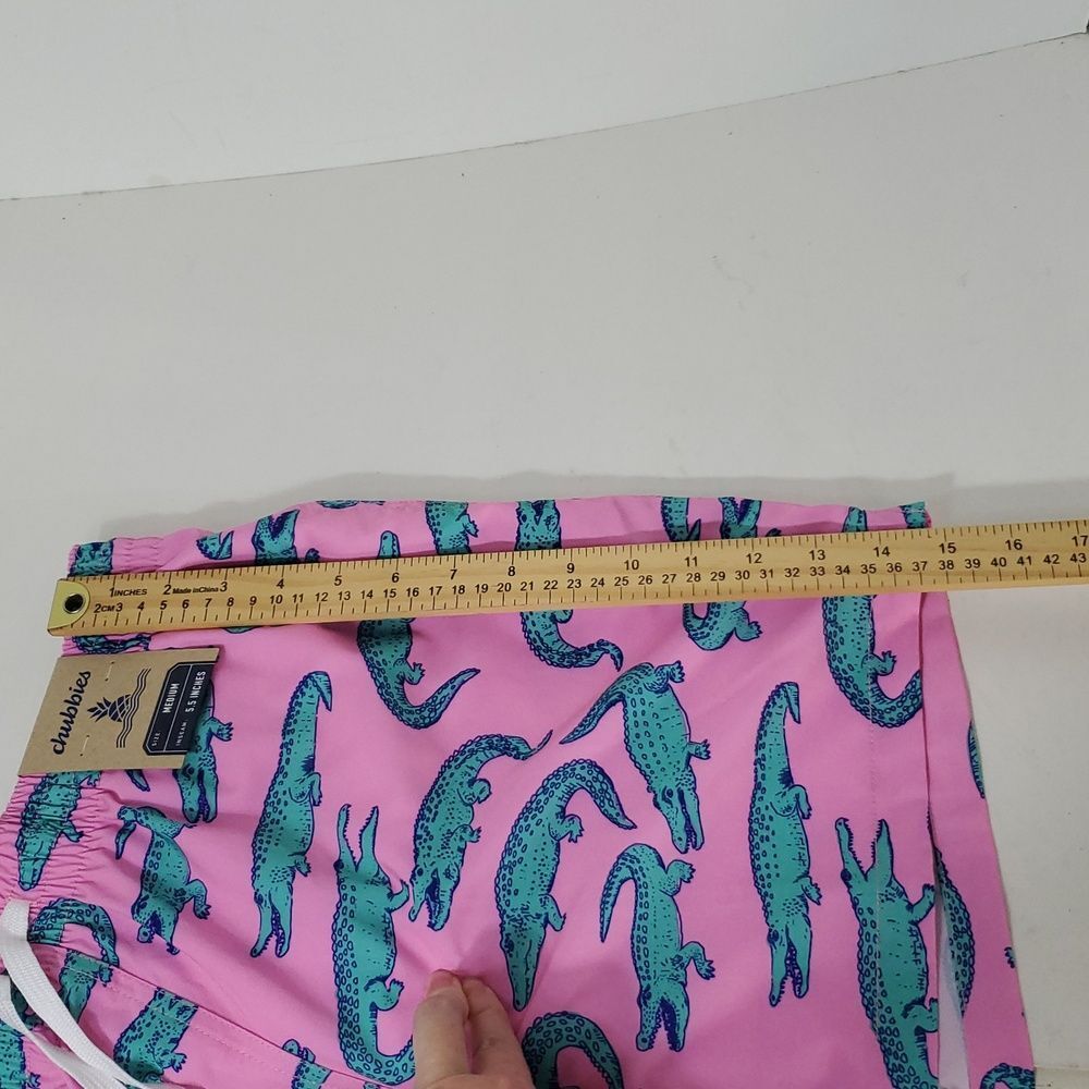 Chubbies The Glades 5.5" Classic Swim Trunks Alligator Print M NWT - Picture 9 of 10
